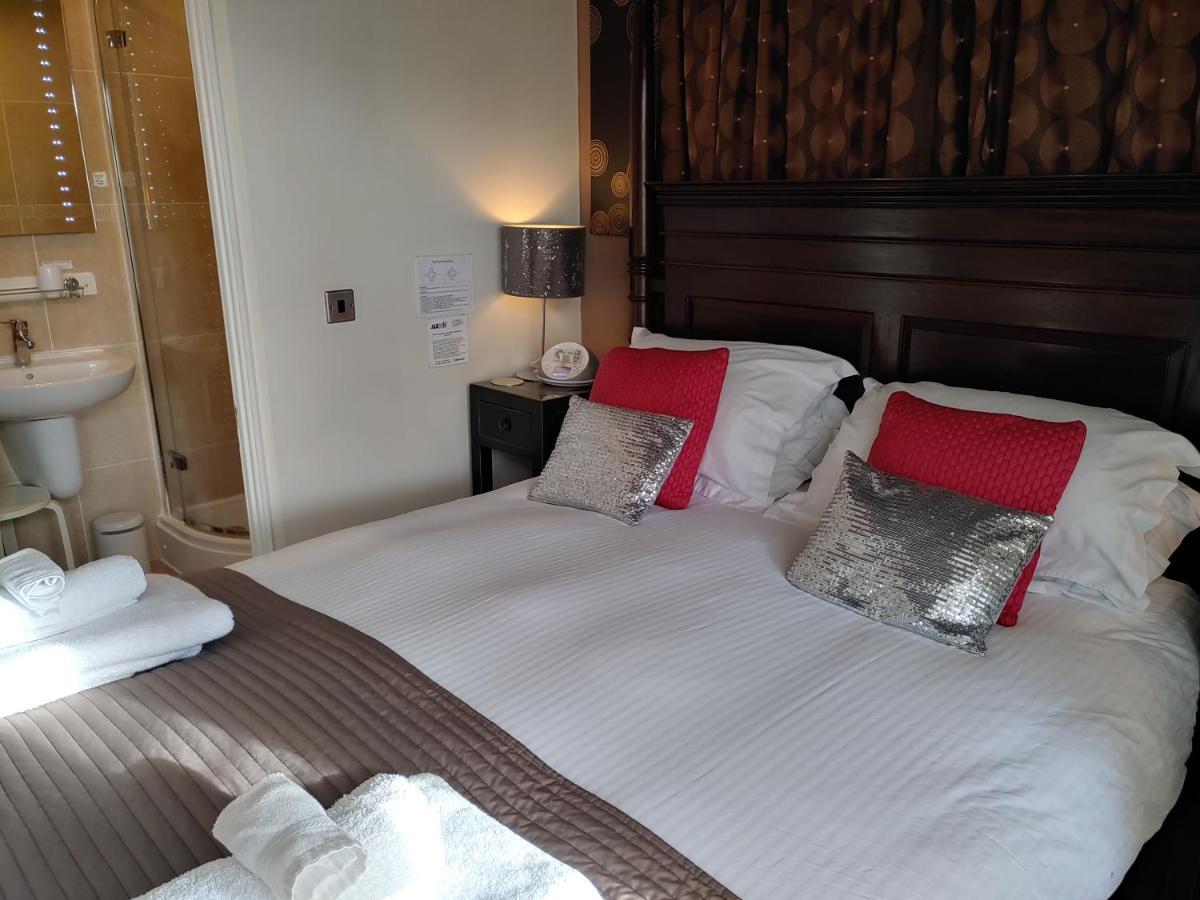 The House Boutique - In-room Breakfast - Free Parking Bed and breakfast Bath