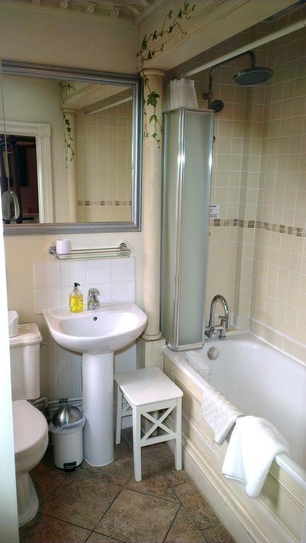 Bed and breakfast The House Boutique - In-room Breakfast - Free Parking Bath