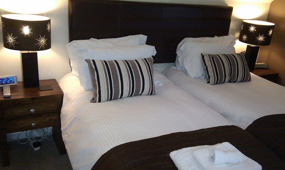 The House Boutique - In-room Breakfast - Free Parking Bed and breakfast Bath