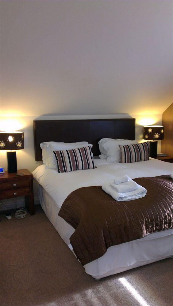The House Boutique - In-room Breakfast - Free Parking Bed and breakfast Bath