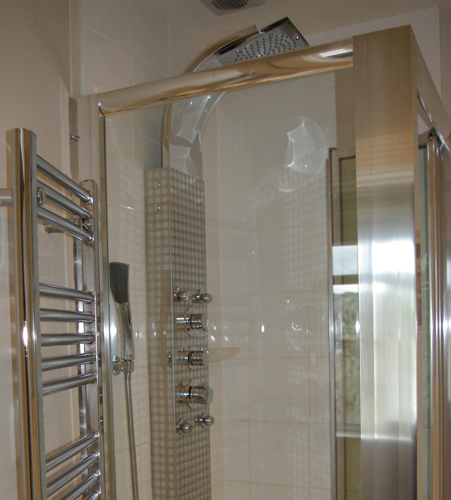 The House Boutique - In-room Breakfast - Free Parking Bath